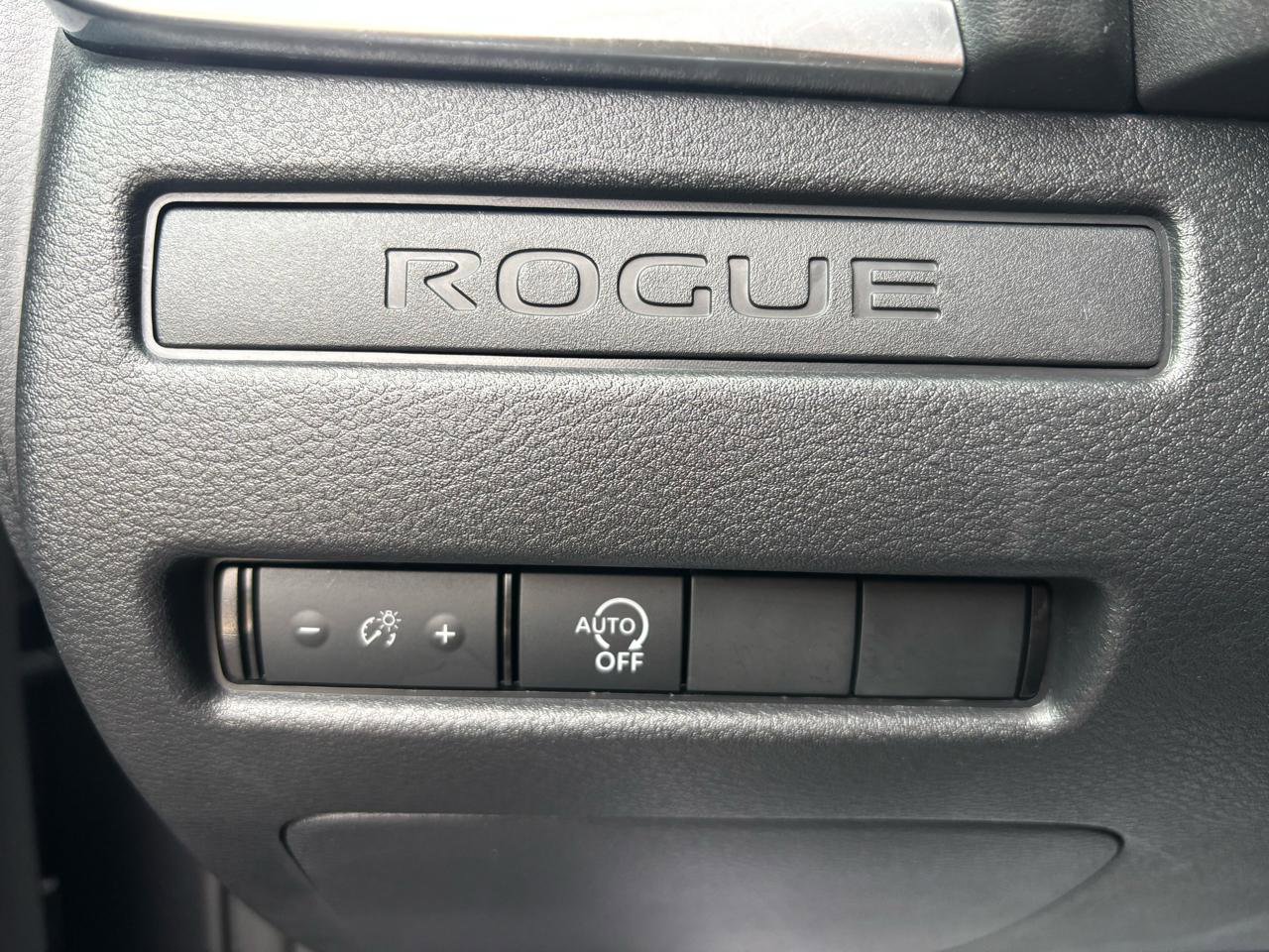 Used 2023 Nissan Rogue S AWD/4WD image 15