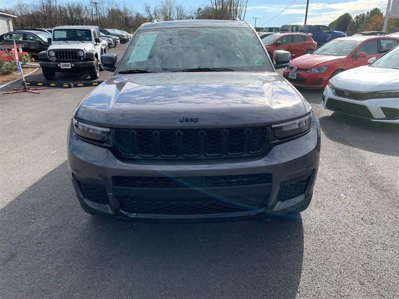Used 2023 Jeep Grand Cherokee L Laredo image 9