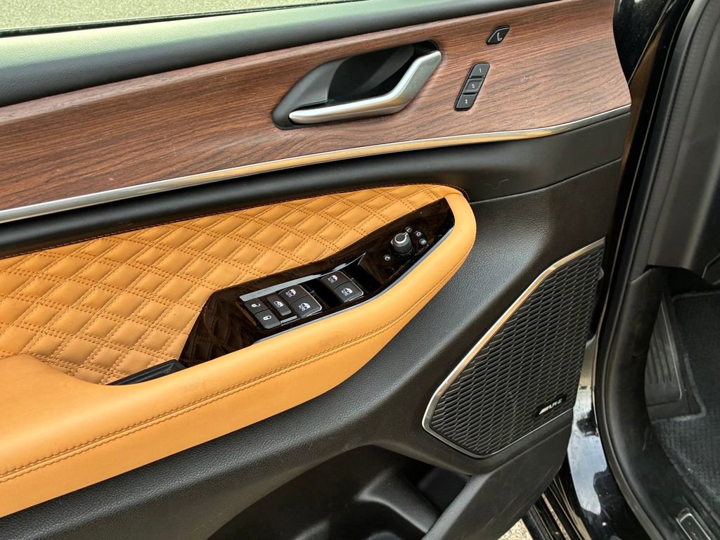 Used 2024 Jeep Grand Cherokee Summit w/ High Altitude Package image 17