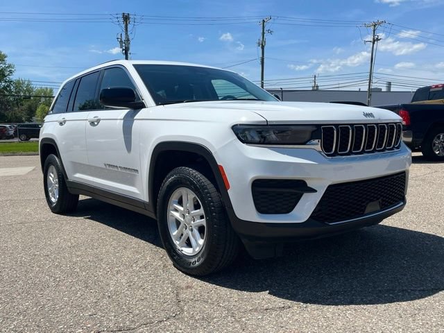 Used 2023 Jeep Grand Cherokee Laredo AWD/4WD image 7