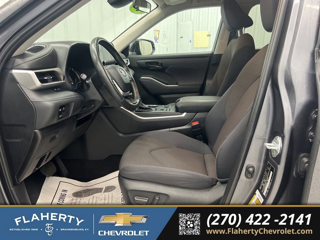 Used 2024 Toyota Highlander LE image 9