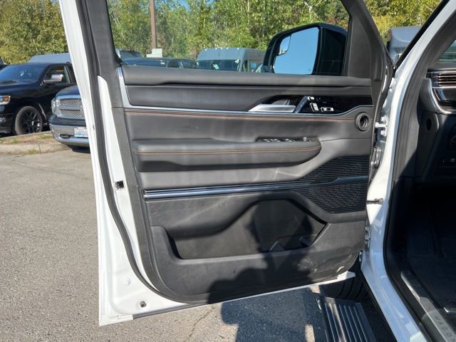 New 2025 Jeep Grand Wagoneer Series III w/ Quick Order Packagew 28T image 17