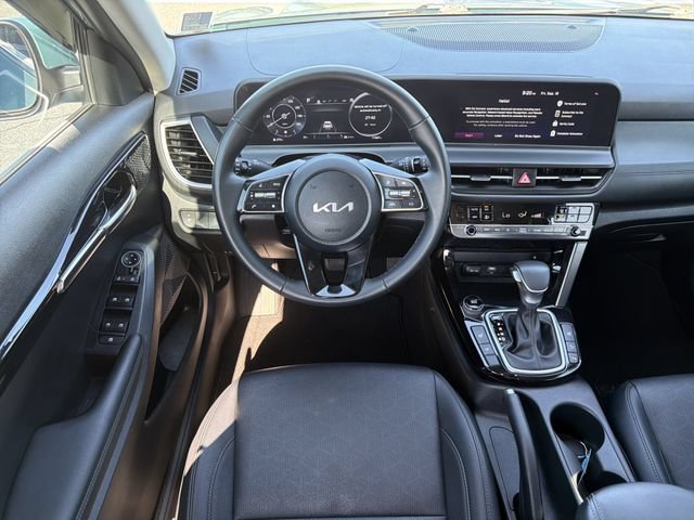 Used 2025 Kia Seltos EX w/ EX Sunroof Package FWD image 24