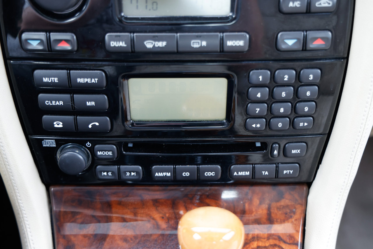 Used 2004 Jaguar XJ8 image 32