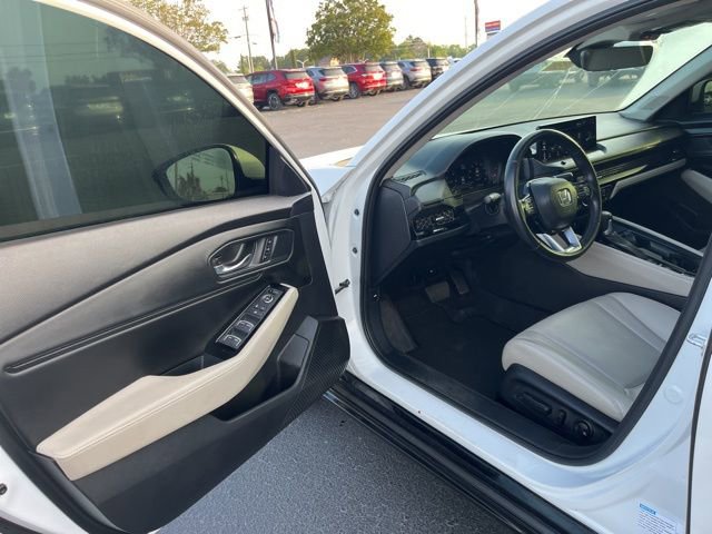 Used 2023 Honda Accord Touring image 5