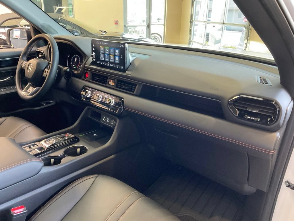 Used 2025 Honda Pilot TrailSport image 20