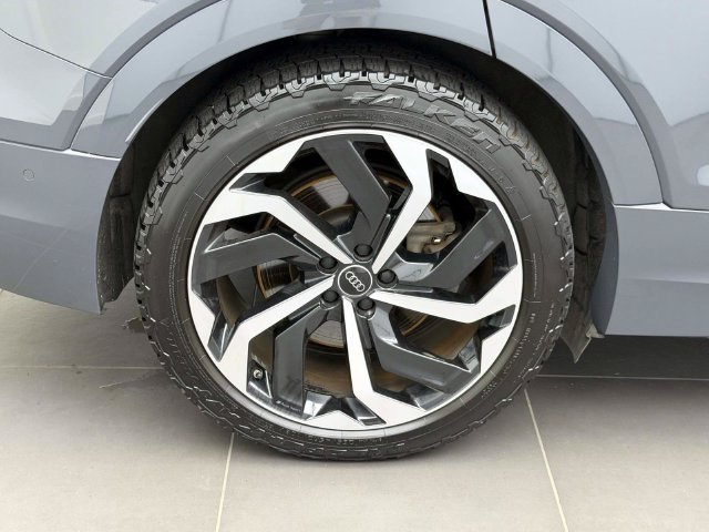 Used 2024 Audi Q8 e-tron Premium Plus w/ Premium Plus Package AWD/4WD image 8