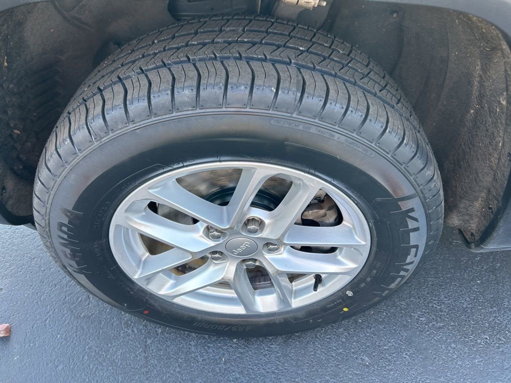 Used 2022 Jeep Grand Cherokee L Laredo w/ Luxury Tech Group I image 4