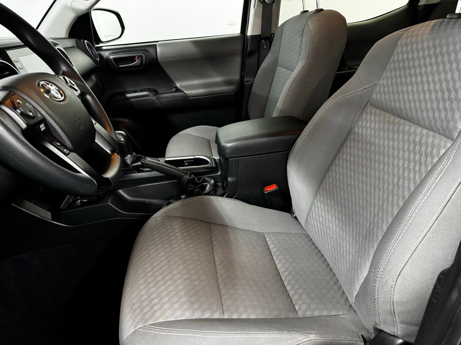 Used 2021 Toyota Tacoma SR AWD/4WD image 12