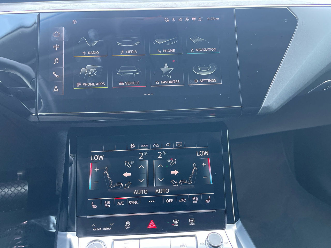 Used 2024 Audi Q8 e-tron Premium Plus w/ Premium Plus Package image 54