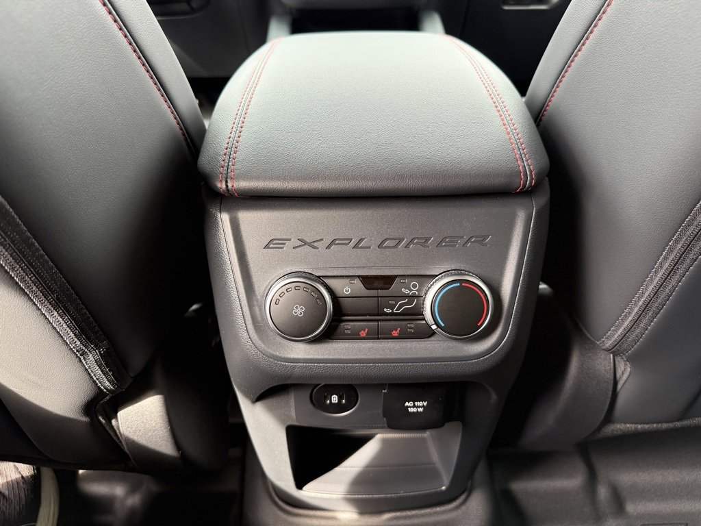 Used 2025 Ford Explorer ST-Line w/ Premium Package image 31