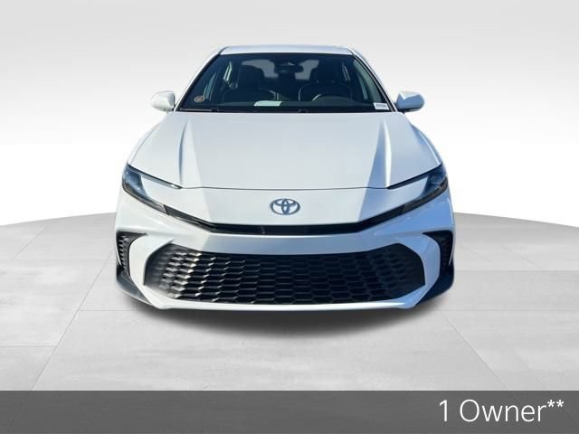 Used 2025 Toyota Camry SE image 2