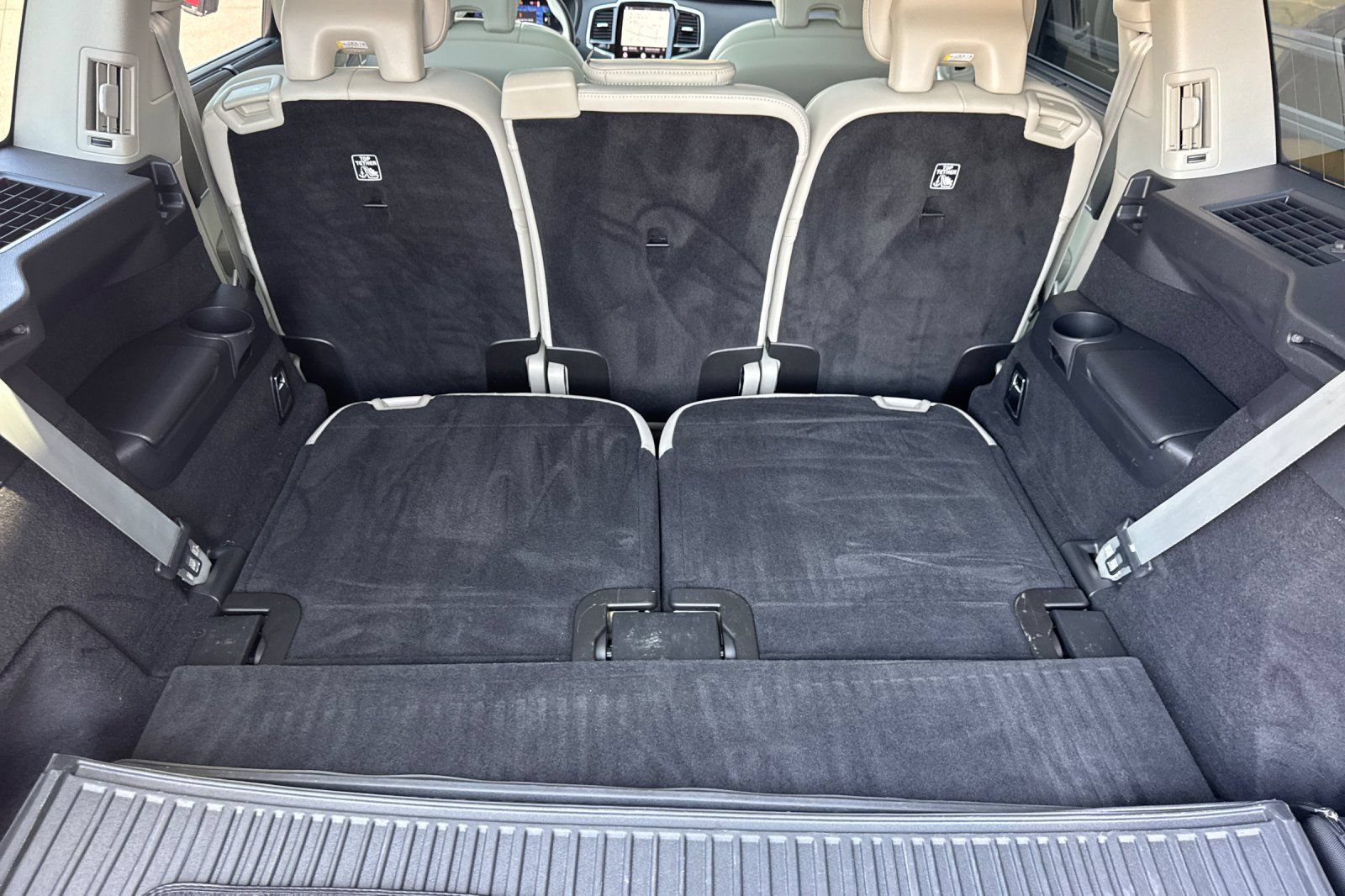 Used 2023 Volvo XC90 T8 Ultimate w/ Protection Package Premier AWD/4WD image 17