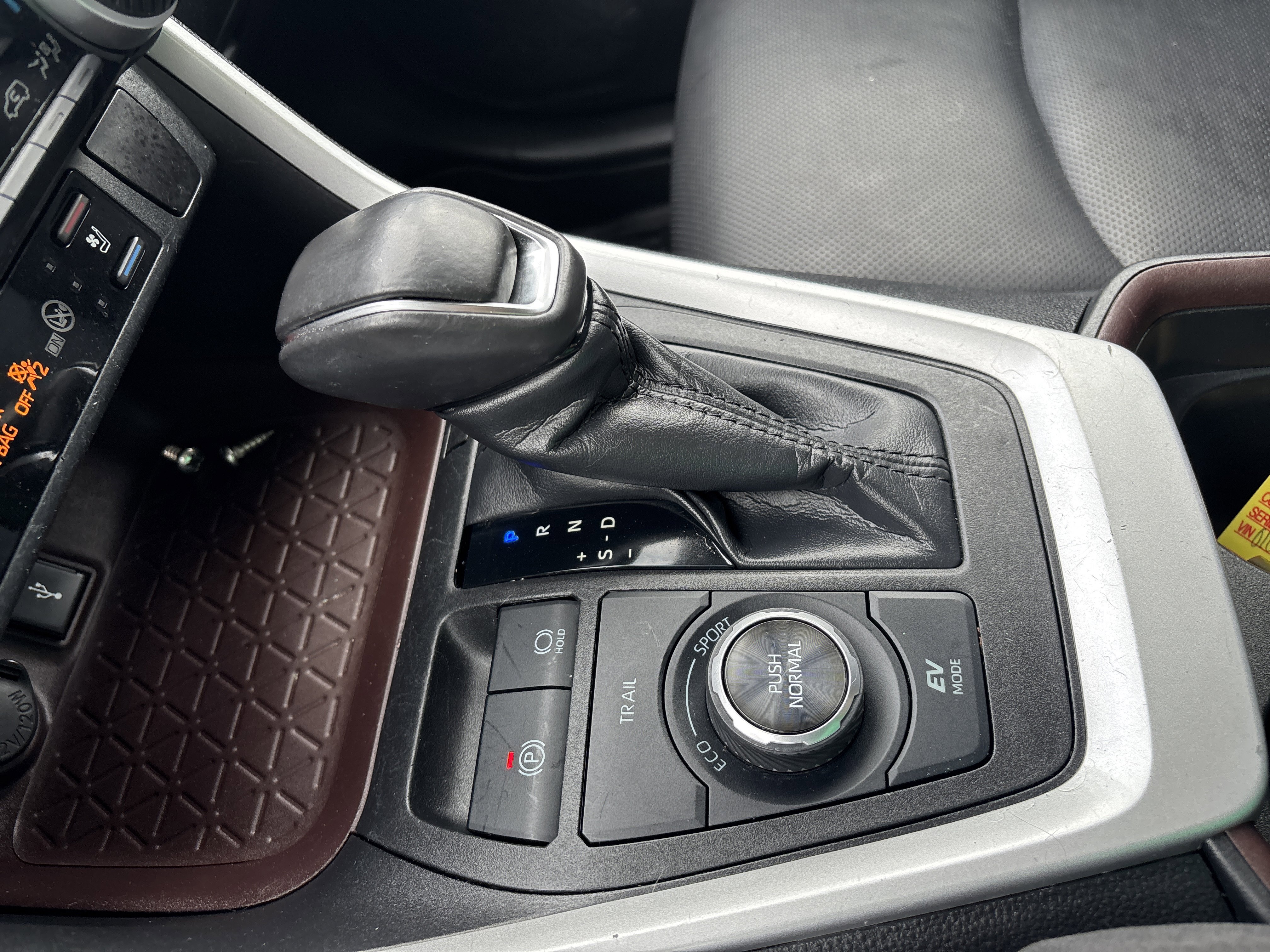 Used 2021 Toyota RAV4 Limited w/ Limited Grade Weather Package AWD/4WD image 24