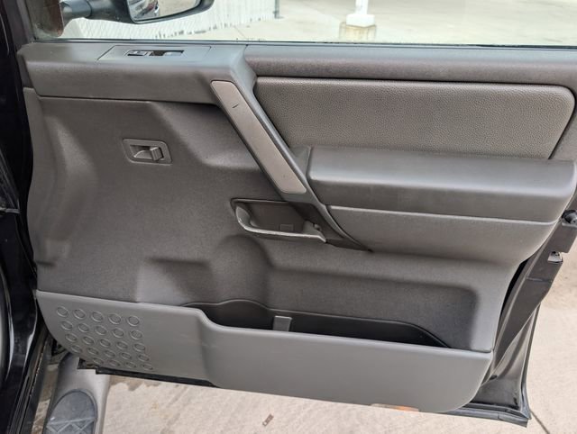 Used 2006 Nissan Titan LE w/ (R02) LE Off-Road Pkg image 31