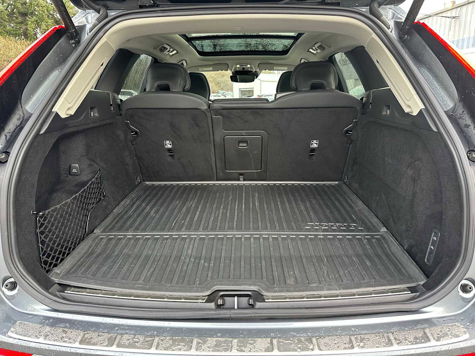 Certified 2021 Volvo XC60 T8 Inscription w/ Advanced Package image 14