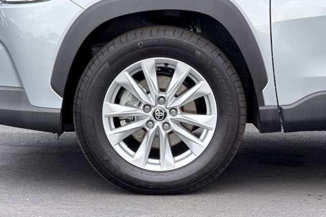 Certified 2025 Toyota Corolla Cross LE image 31