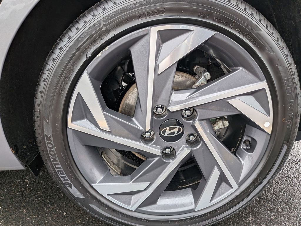 Used 2025 Hyundai Elantra SEL FWD image 27