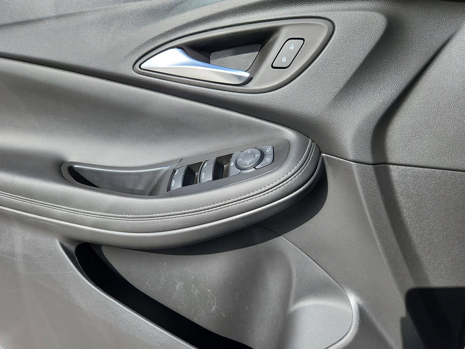 Used 2025 Buick Encore GX Preferred FWD image 9