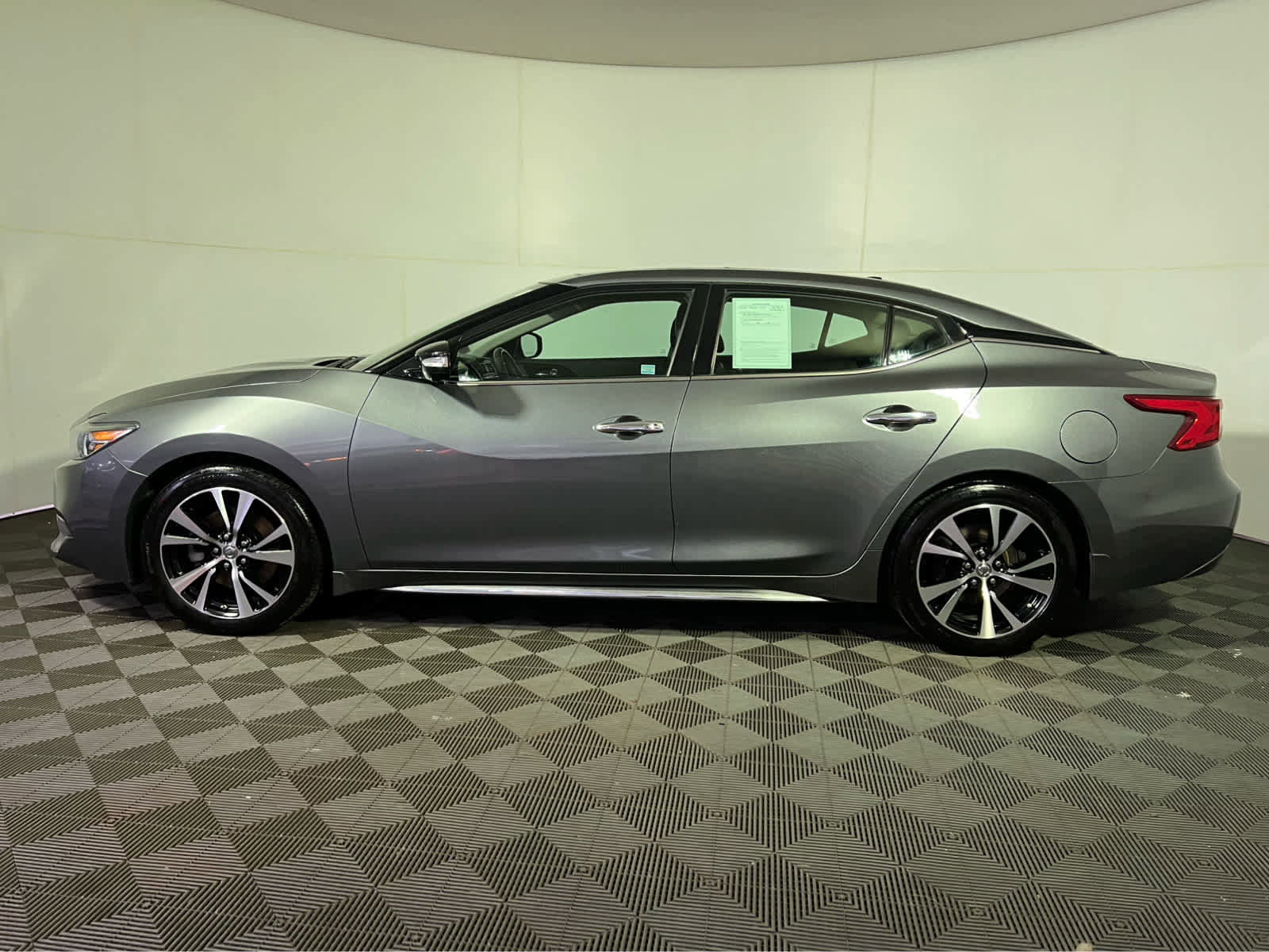 Used 2018 Nissan Maxima Platinum image 4
