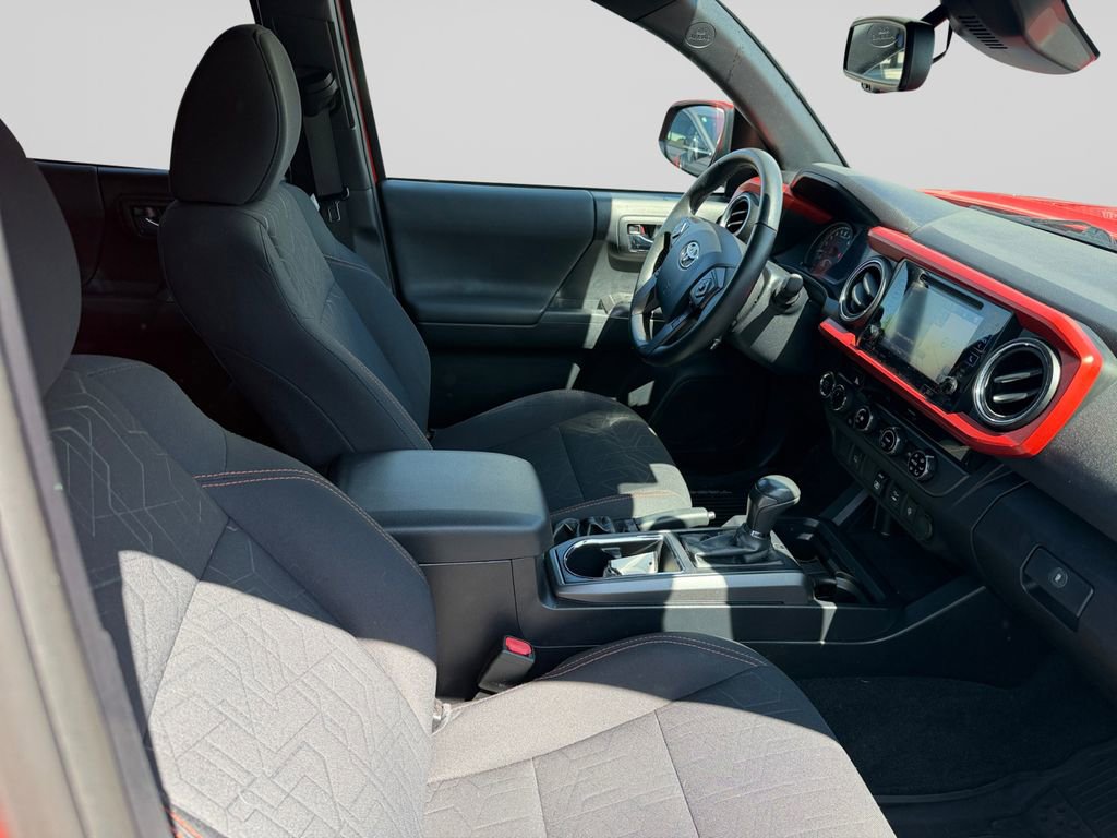 Used 2018 Toyota Tacoma TRD Off-Road image 17