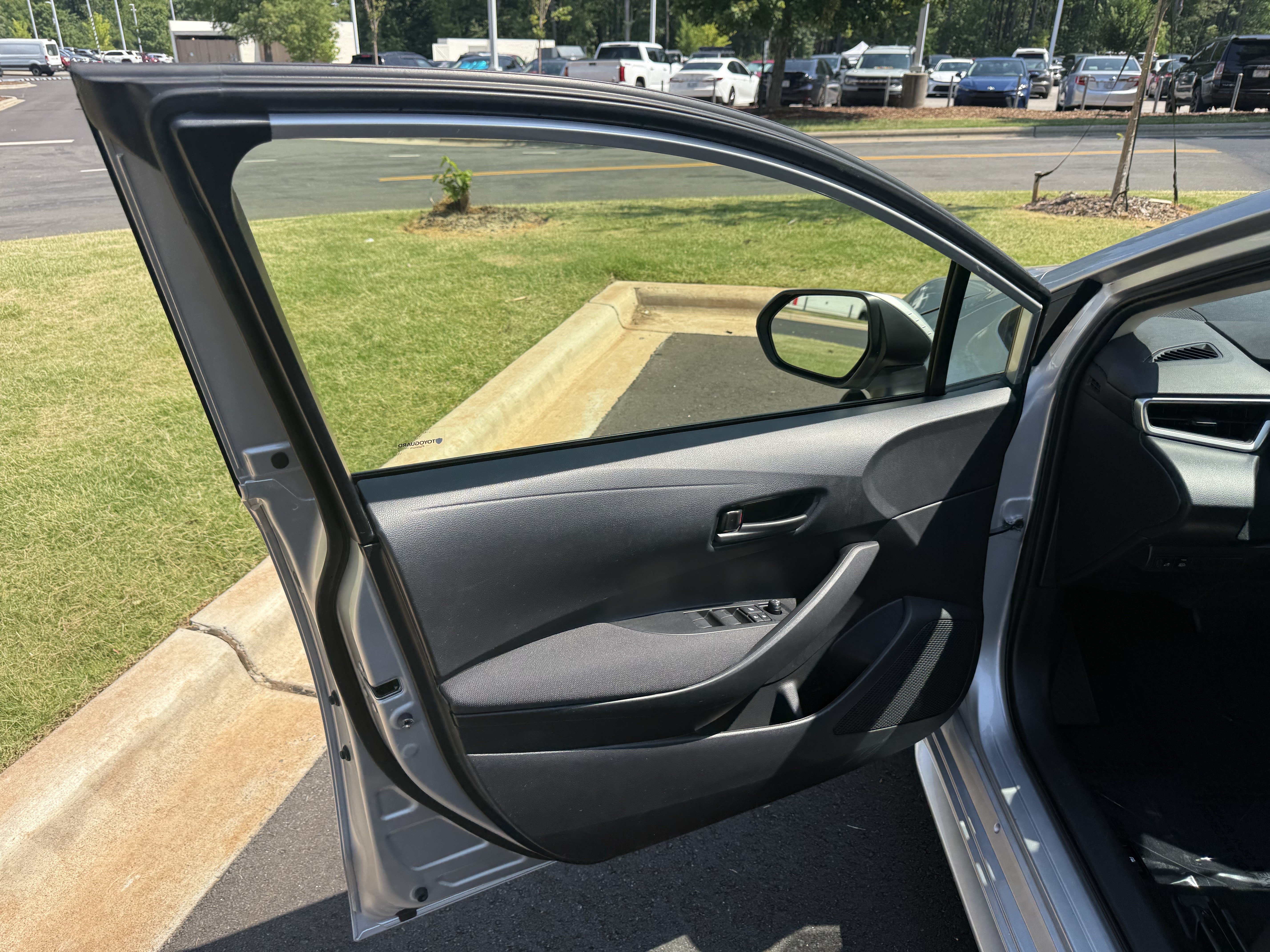 Used 2023 Toyota Corolla LE FWD image 14