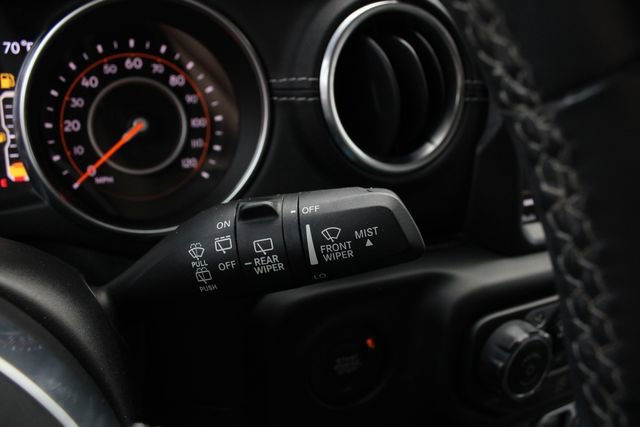 Used 2018 Jeep Wrangler Unlimited Sahara AWD/4WD image 12