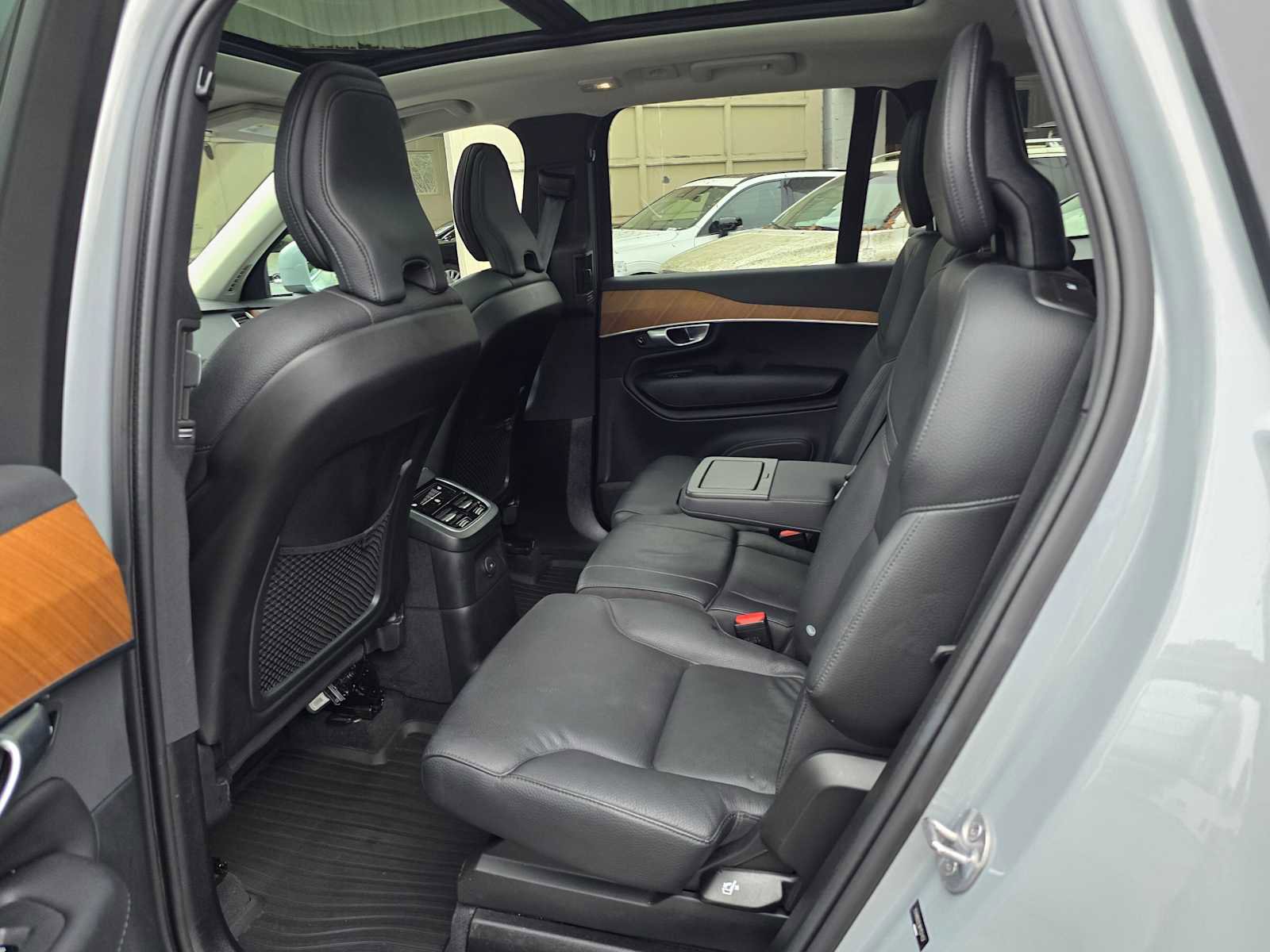 Certified 2024 Volvo XC90 T8 Plus w/ Protection Package Premier image 16