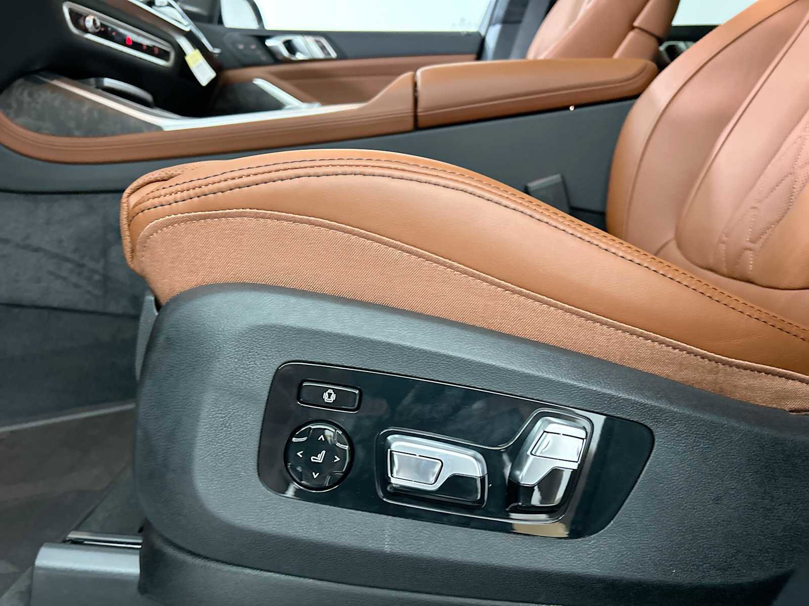 New 2026 BMW X7 M60i image 14