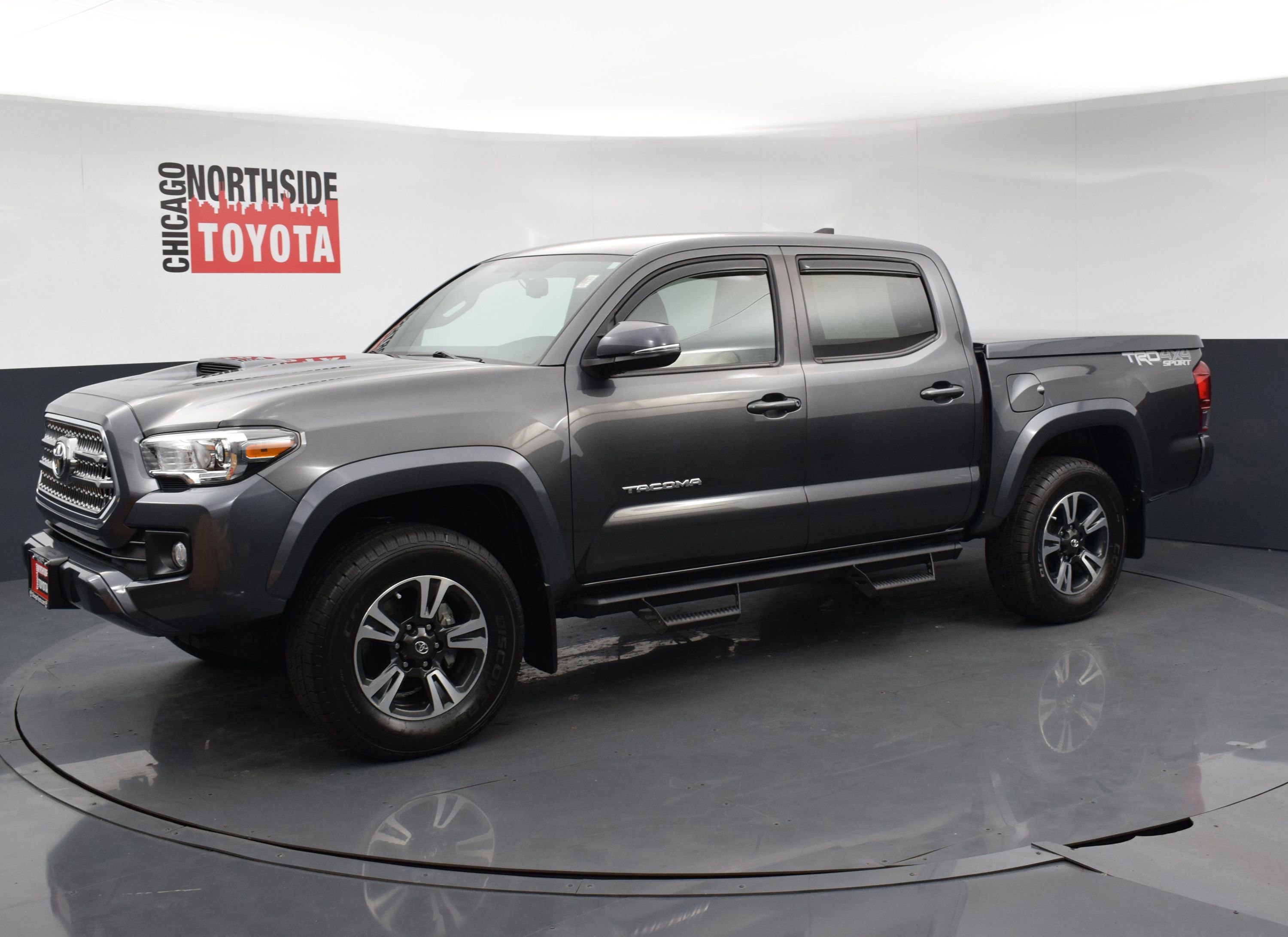 Used 2017 Toyota Tacoma TRD Sport w/ Tow Package (A/T) AWD/4WD image 8