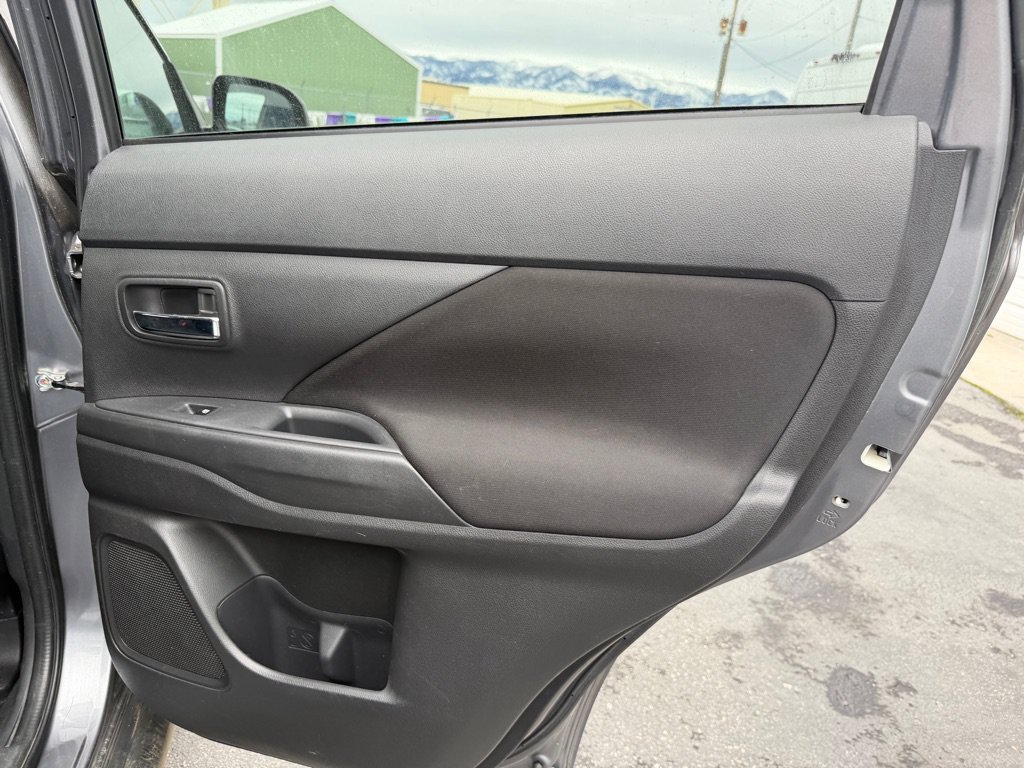 Used 2018 Mitsubishi Outlander SE AWD/4WD image 21