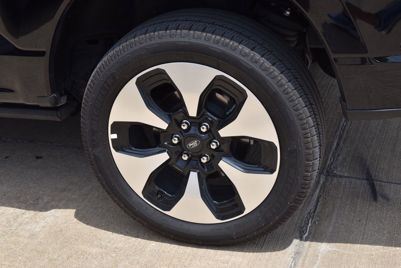Used 2025 Ford F150 Lightning Platinum AWD/4WD image 9