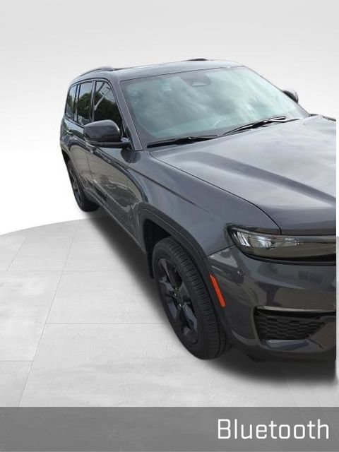 Used 2025 Jeep Grand Cherokee Limited w/ Black Appearance Package AWD/4WD image 7