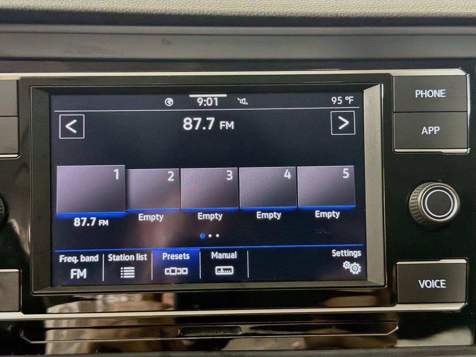 Used 2022 Volkswagen Jetta SE FWD image 13