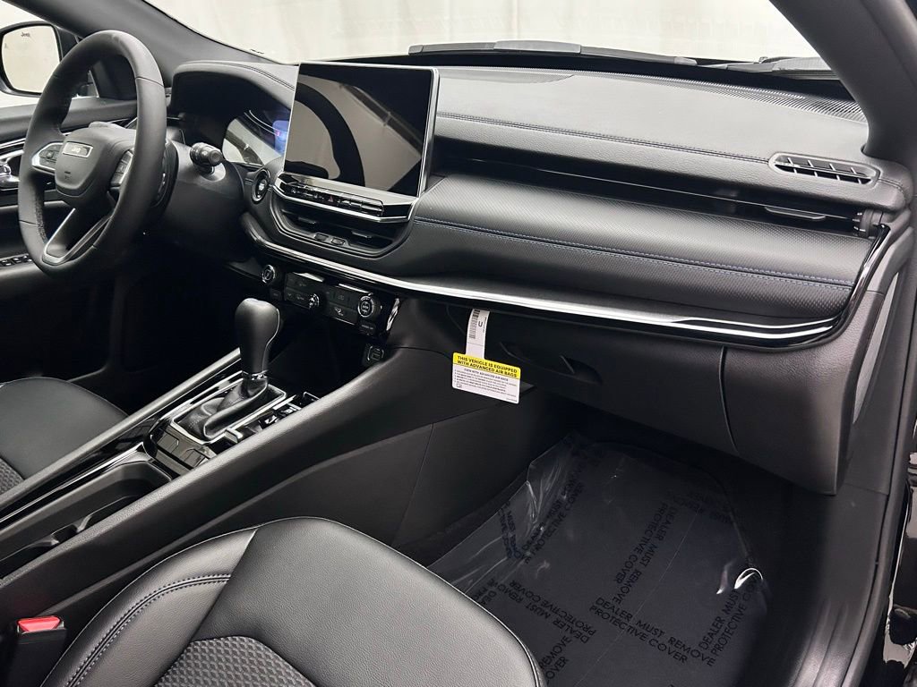 New 2026 Jeep Compass Latitude image 18