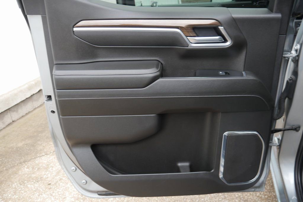 Used 2025 Chevrolet Silverado 1500 LT image 31