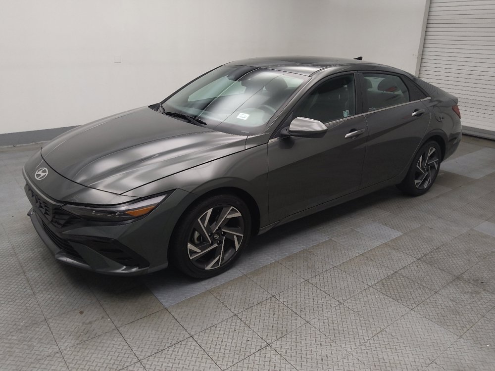 Used 2025 Hyundai Elantra SEL FWD image 2