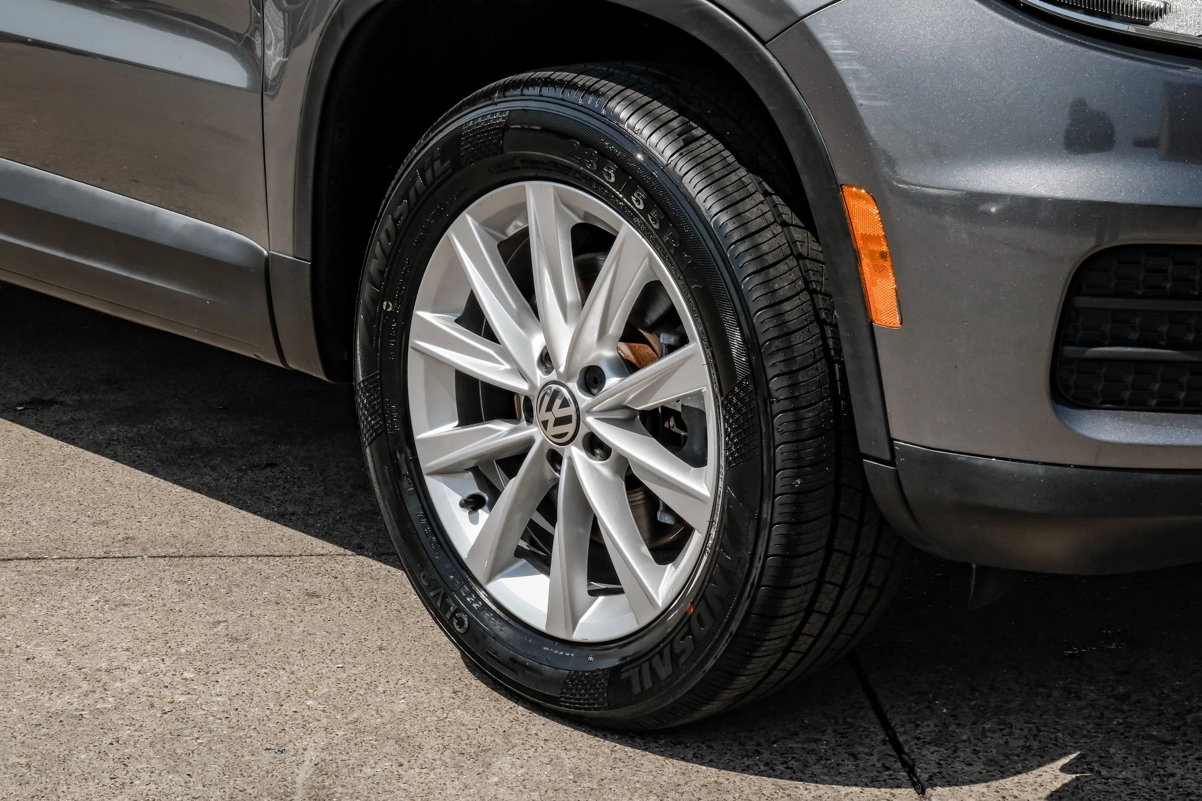 Used 2018 Volkswagen Tiguan Limited w/ Premium Package FWD image 57