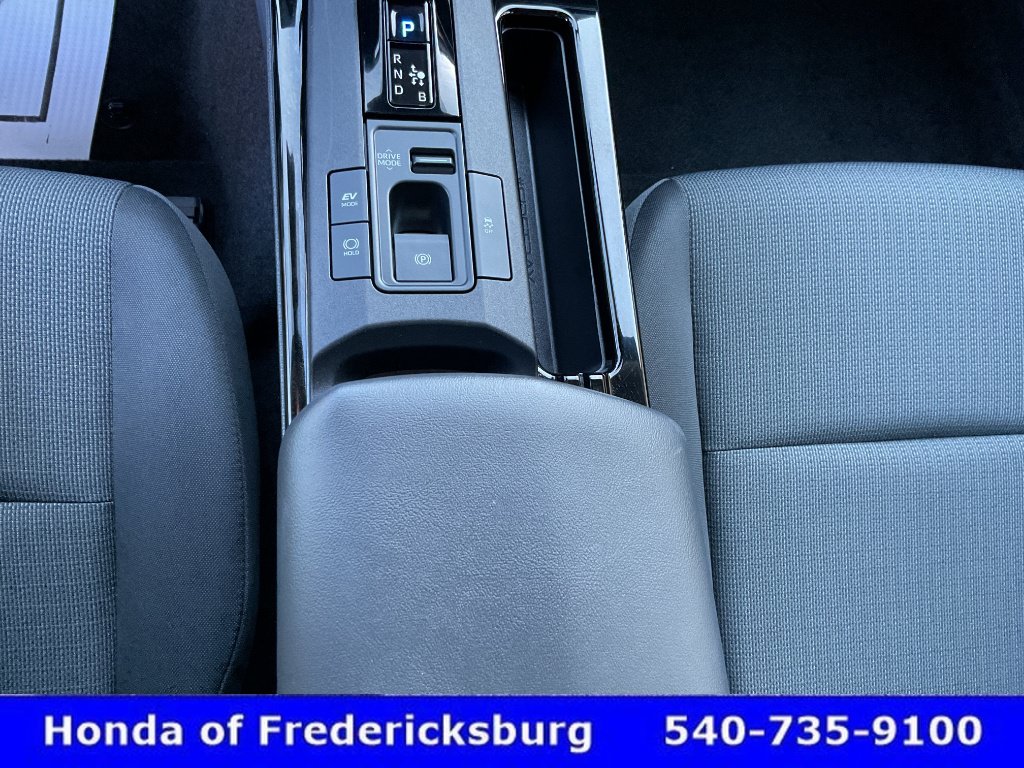 Used 2026 Toyota Prius LE FWD image 35