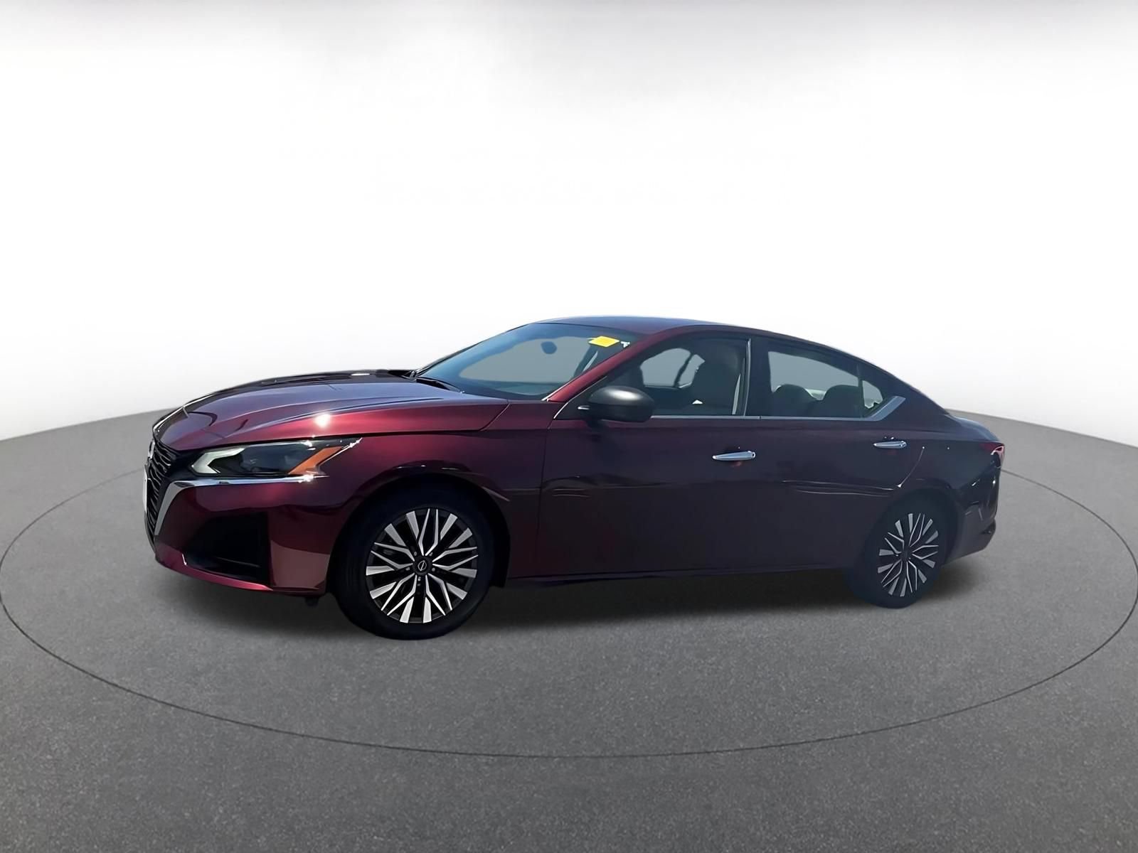 Used 2025 Nissan Altima 2.5 SV FWD image 8