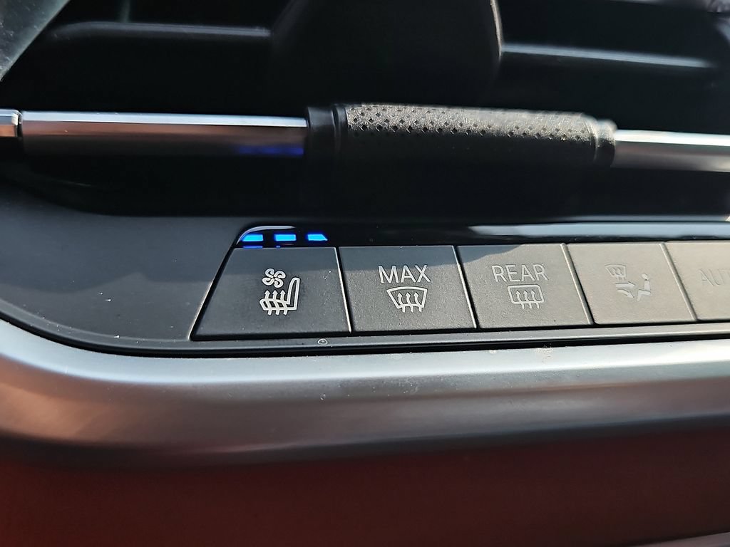 Used 2021 BMW X5 M w/ Competition Package AWD/4WD image 18
