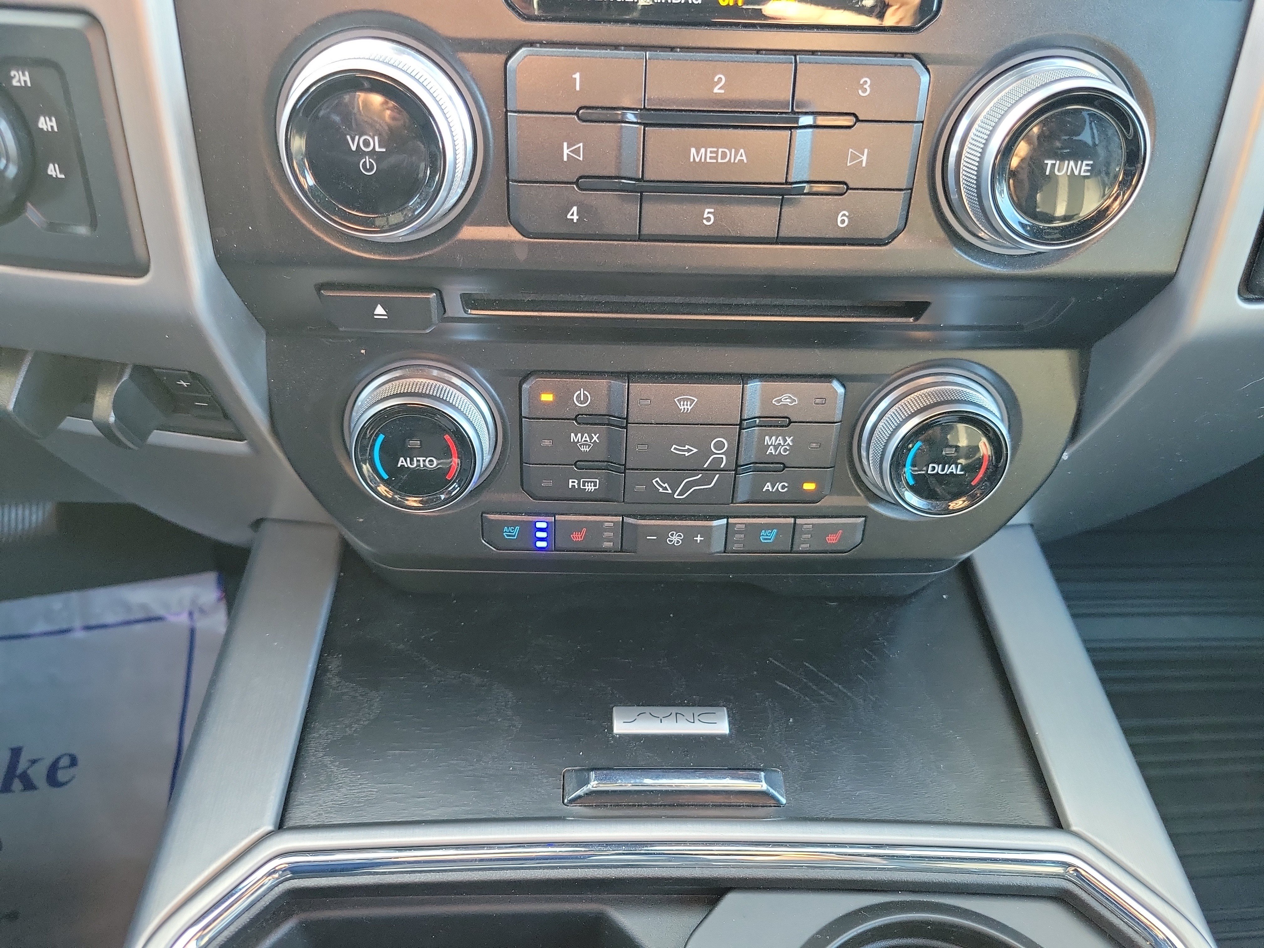 Certified 2018 Ford F350 Platinum w/ Platinum Ultimate Package AWD/4WD image 24