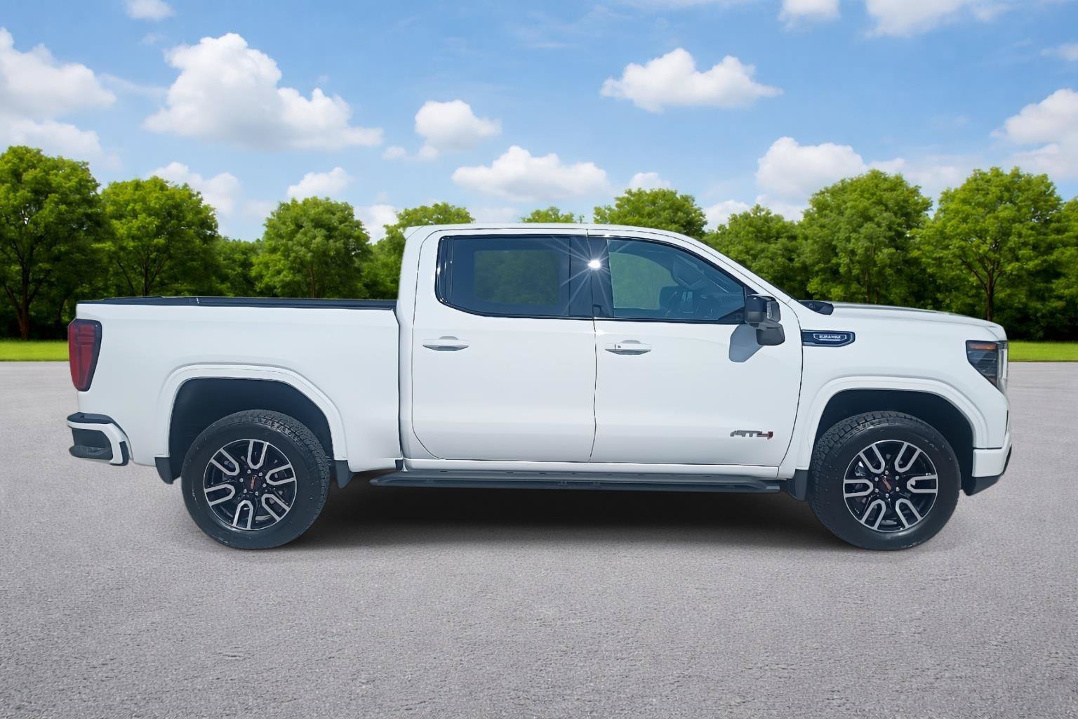 Used 2026 GMC Sierra 1500 AT4 w/ Technology Package AWD/4WD image 8