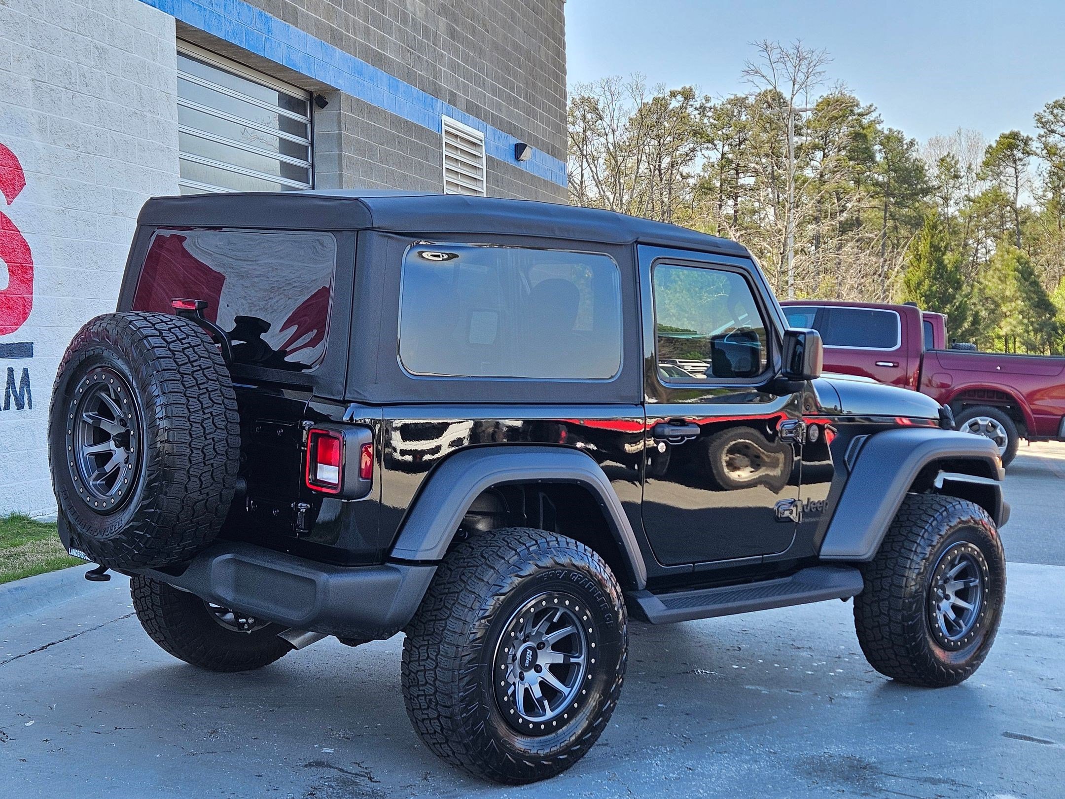 Used 2025 Jeep Wrangler Sport image 7