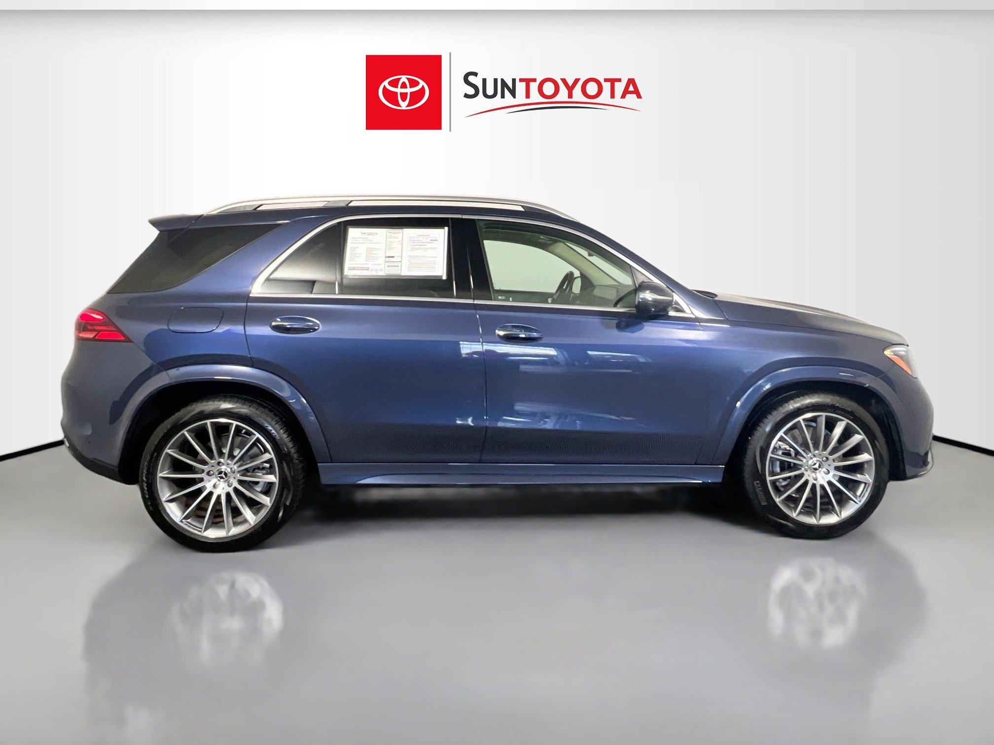 Used 2025 Mercedes-Benz GLE 450e GLE 450e image 2