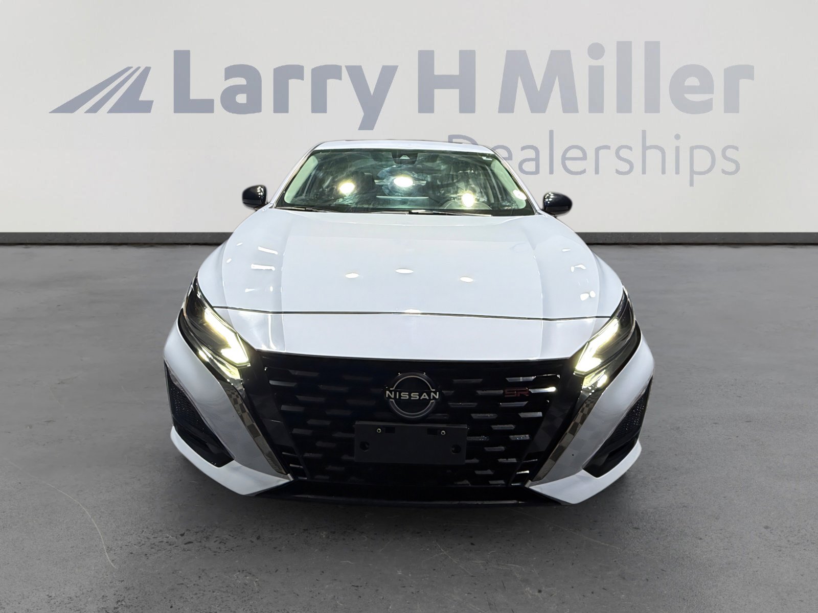 Used 2023 Nissan Altima 2.5 SR w/ SR Premium Package image 8