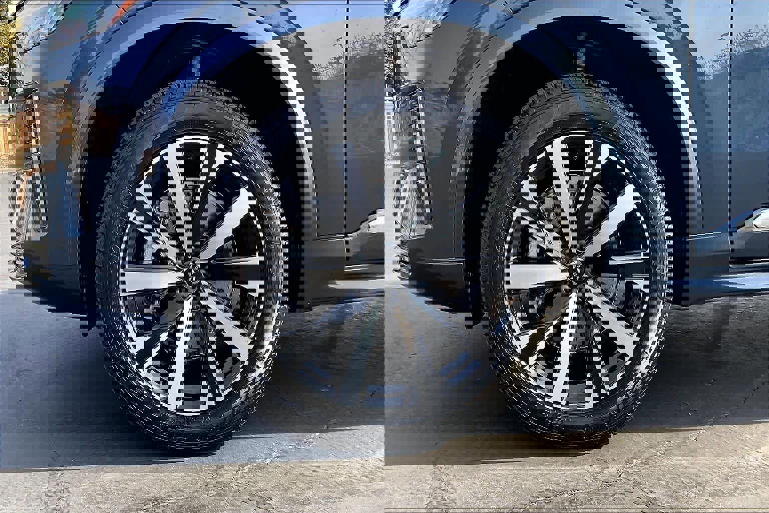 Used 2025 Volvo XC90 B5 Core w/ Protection Package Premier image 12