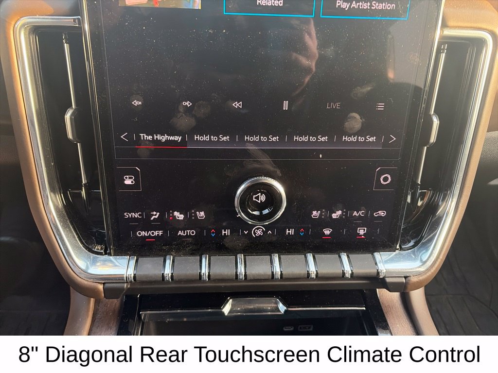 Used 2025 GMC Yukon Denali Ultimate AWD/4WD image 23