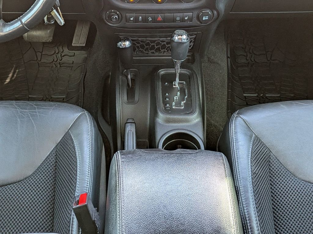 Used 2017 Jeep Wrangler Unlimited Sahara image 19