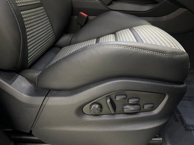 Used 2024 Porsche Cayenne Coupe image 72